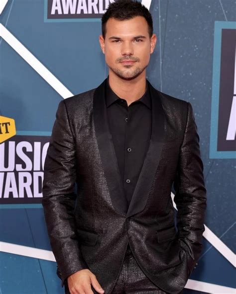 taylor lautner height|how old is taylor lautner.